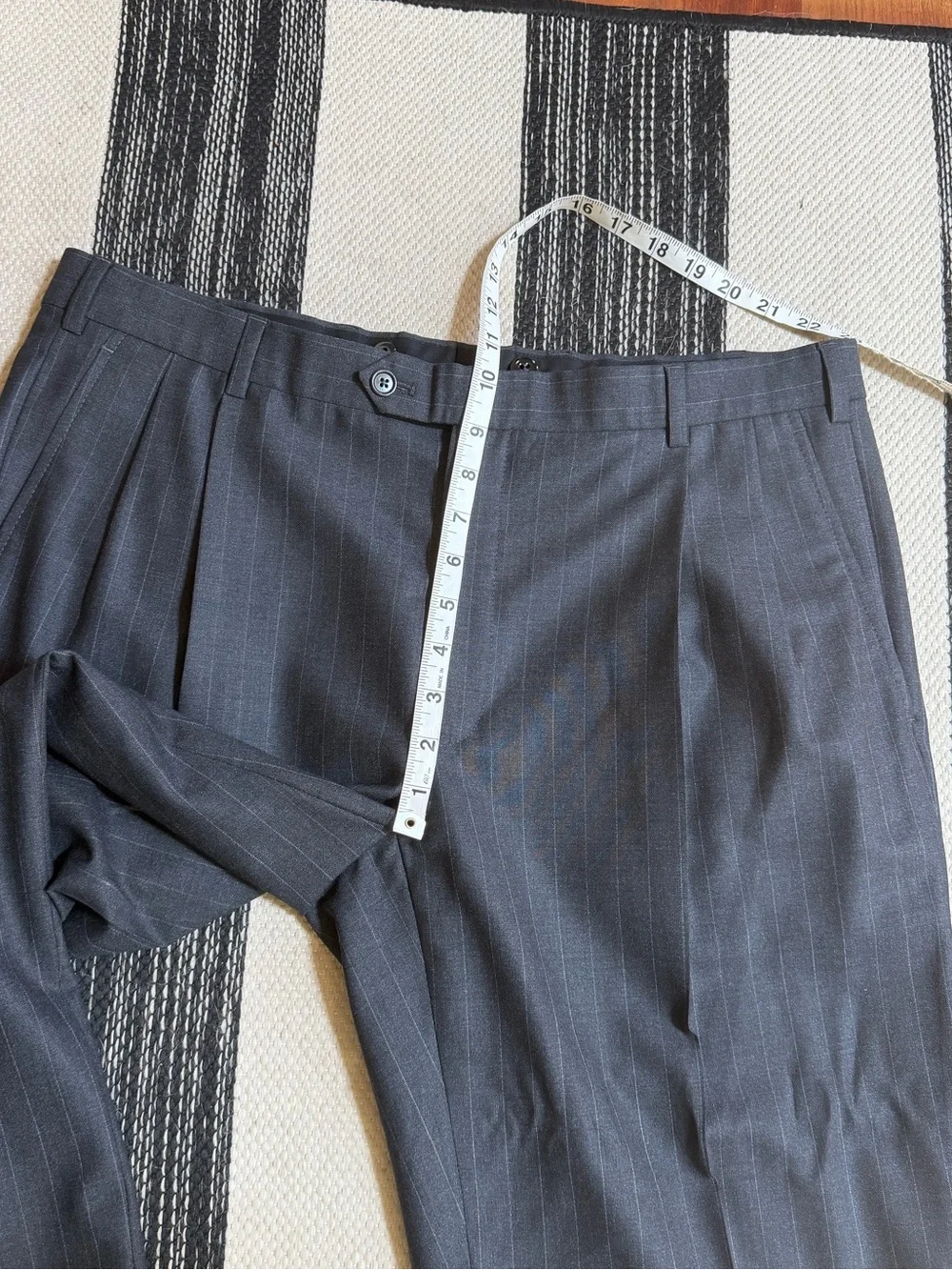 Brooks Brothers Men's Pinstripe Dark Gray 2pc Wool Pant Suit Size 43R/ 38W/29L